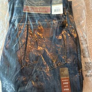 NWT: Wrangler Men's Relaxed Boot Jeans - Blue